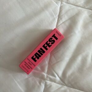 5/25✨fan fest black mascara in color black benefit